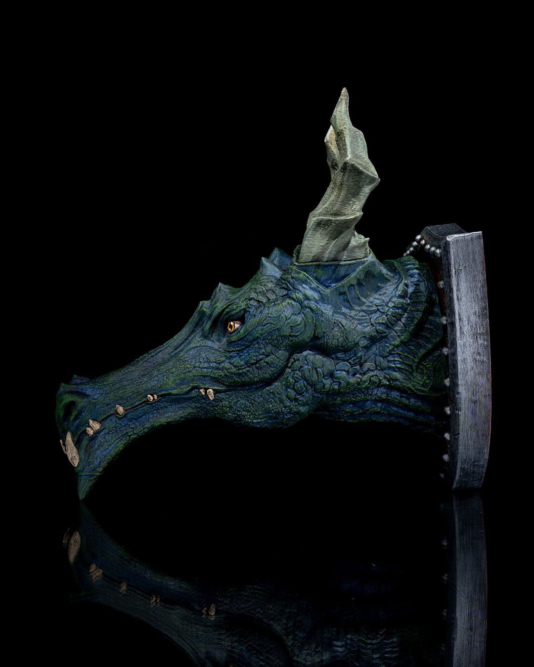 Wyvern Dragon Head Trophy - Exquisite 3D Printed Fantasy Decor - Ready to Paint