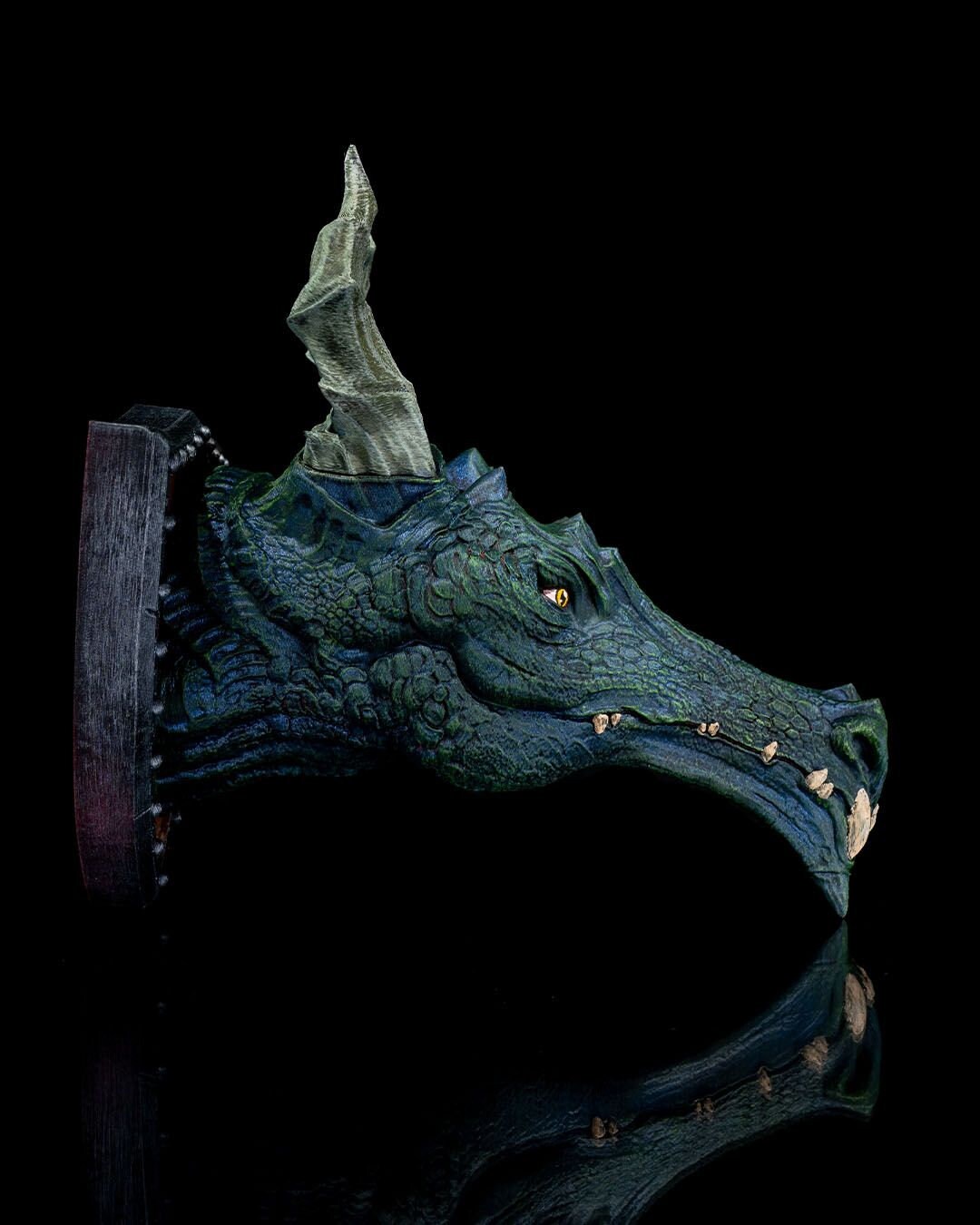 Wyvern Dragon Head Trophy - Exquisite 3D Printed Fantasy Decor - Ready to Paint