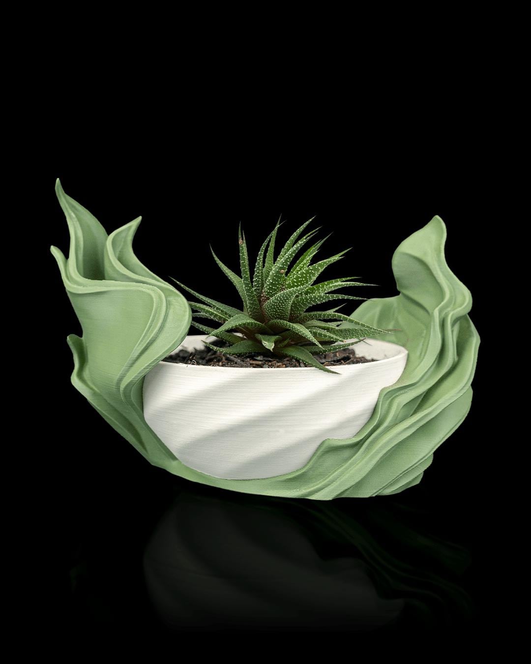 Seaweed Flow - Self-Watering Planter