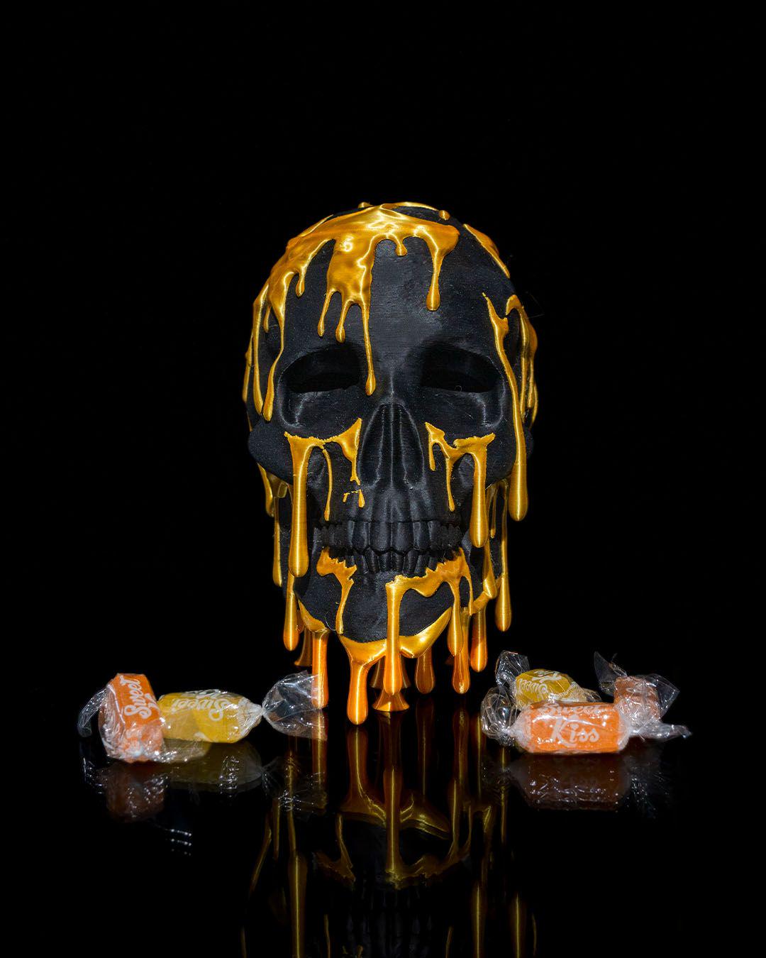 Skull Candy Bucket with Dripping Honey Style Design, Removable Lid, Halloween Candy Holder, Spooky Decor, Trick or Treat